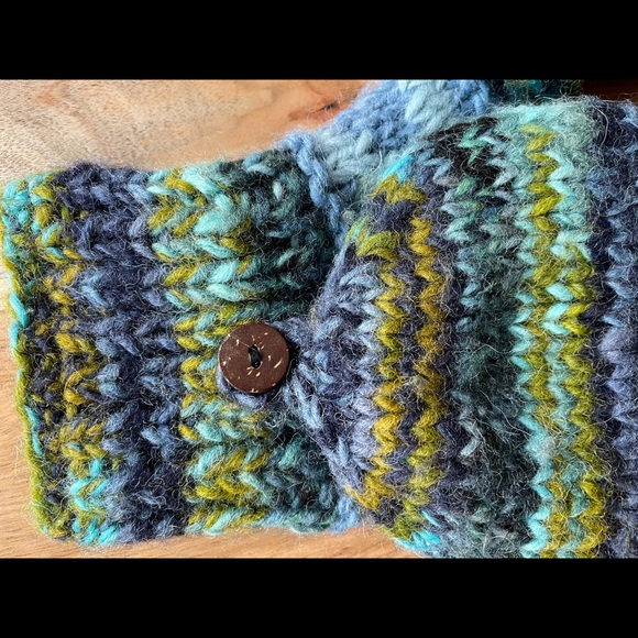 Mittens - Picture 5 of 5